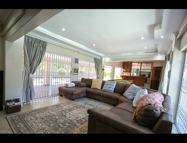 7 BEDROOM HOUSE FOR SALE IN HIGHLANDS HILLS